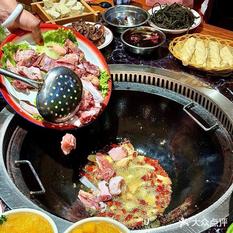 慕名而来的这家地锅鸡！！！果然没让我失望！！