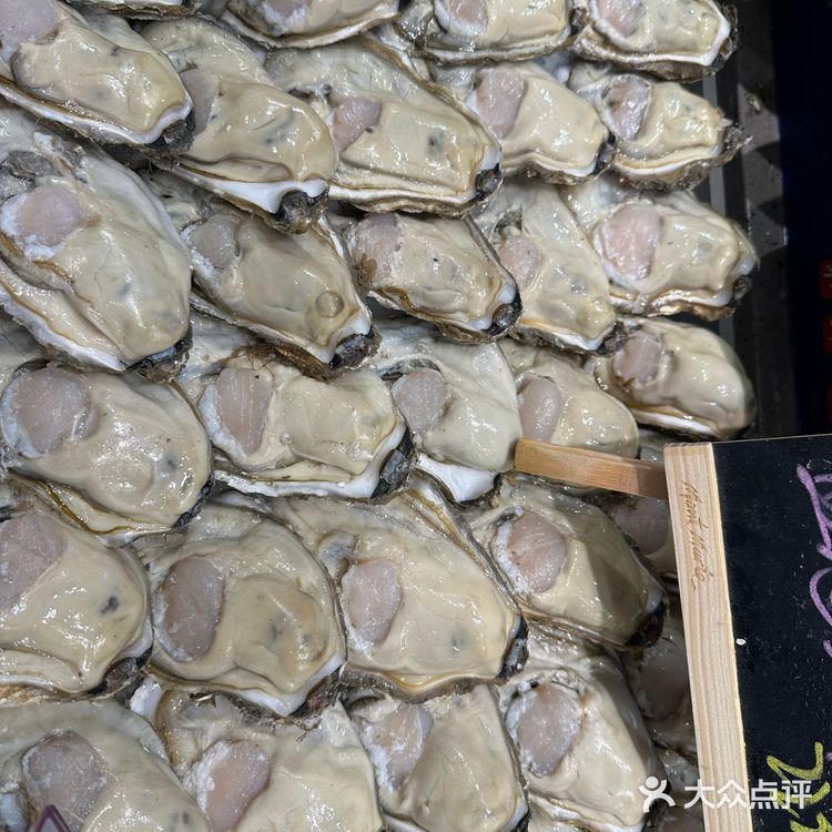 顿海鲜和牛火锅太绝了！和牛品质超棒，轻轻一涮变色就能吃