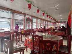 大堂-何适山庄 ·可团建(水长城P2停车场店)