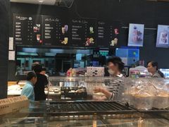 面包甜点陈列柜-巴黎贝甜(常德路店)
