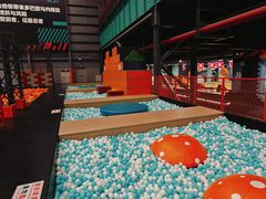 -极限PLAY运动娱乐新世界·团建派对潮玩休闲馆·室内蹦极高空游乐园