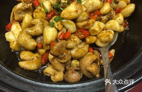 Golden Garlic Braised Intestines