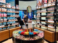 -Laderach 莱德拉(上海环贸iapm店)