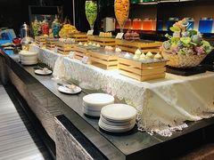 自助取餐区-唐拉雅秀酒店-西锦汇空中BBQ·思创餐厅