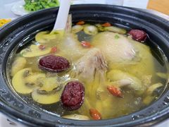 老母鸡汤-七的湖·晚芳亭·阳澄湖农家菜·大闸蟹(莲花岛店)