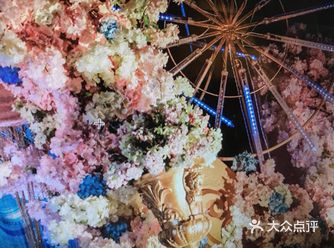 这是一场配色不太大众的欧式婚礼  喜欢blingbl