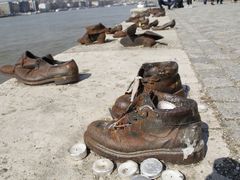 -多瑙河畔鞋履雕塑
