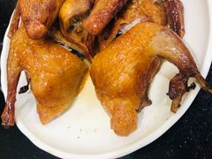 红烧乳鸽-煲煲掂风味煲仔饭餐厅(西区店)