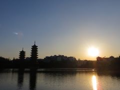 双塔夕阳-桂林两江四湖景区