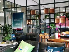 -宝捷星宝马·奔驰·保时捷专修·特斯拉钣喷中心(宝安店)