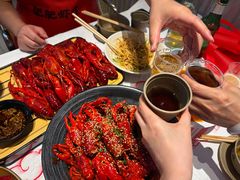 -肥肥虾庄·金牌油焖大虾(汉街SKP店)