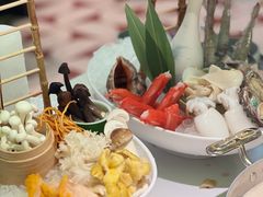 菌类拼盘-洪氏嗨捞·广东猪肚鸡·椰子鸡火锅(西咸万象城店)