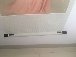 上面没有，下面有把柄，不对称。-盘子女人坊古装写真摄影(厦门总店)