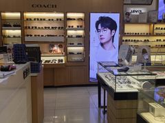 -光明眼镜·蔡司授权(徐泾店)