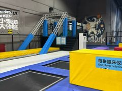 -超时空蹦床团建·VR潮玩运动娱乐·生日派对游乐园(金桥店)