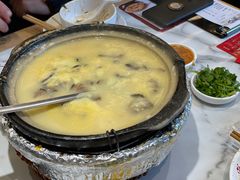黄金粥（大闸蟹粥）-粤仔湾砂锅粥(金太湖店)