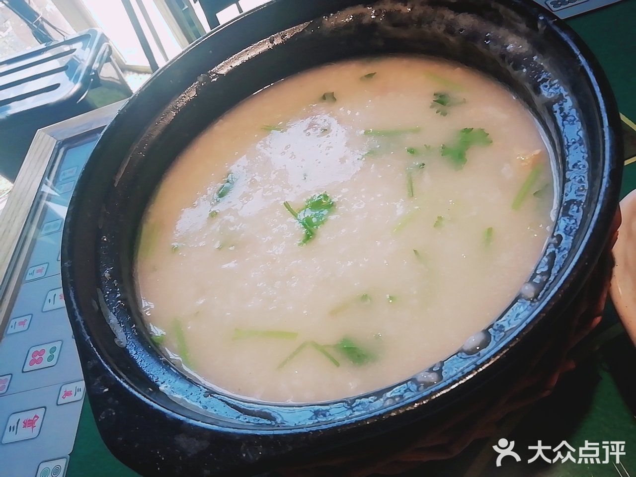乘有空赶紧来品尝无锡鸡粥 湖滨商业街，那里在修路