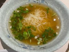 -潮漫酒店(北京通州环球度假区临河里地铁站店)