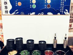 自助调料区-鲜入围煮花胶鸡海鲜火锅