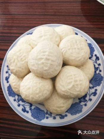 沒有早歺吃了，想了一想，试试做豆沙蒸包