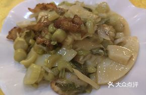 Sour Cabbage and Sour Bamboo Shoots Stir-Fried with Pork Belly