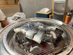 -围炉肉舍•炭烤活鳗•丹东海鲜烤肉(步行街店)