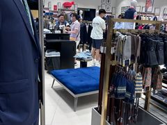 -东荟城名店仓