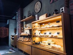 面包甜点陈列柜-啊噗吐呦现场烘焙(麦凯乐店)