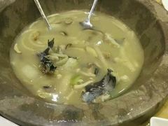 -山珍王国·云南野生菌石锅鱼