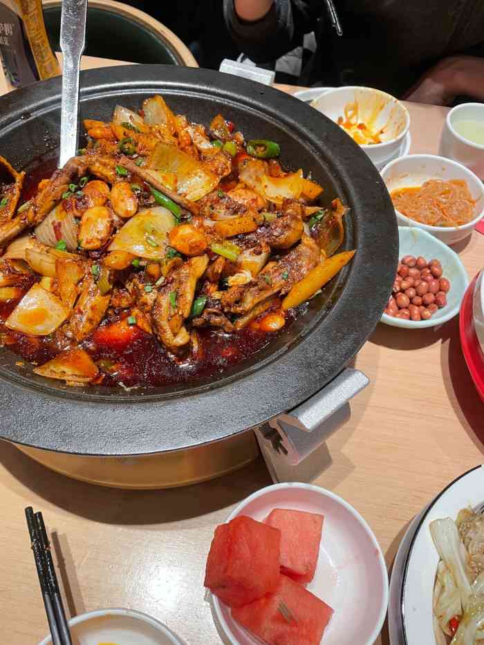 六月雪干锅(凯德天府店)-"[薄荷]环境:很好看,桌子很大,还有免费.