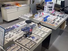 -视野联行眼镜•蔡司•依视路(温江店)