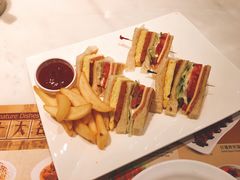 无公害鸡蛋公司三文治伴薯条-翠华餐厅(百老汇店)