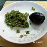 炎炎夏日，来一份超下饭的凉拌皮蛋呀！