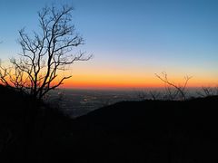-鬼笑石后山停车场