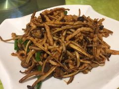 茶树菇炒肉丝-马凯餐厅(长椿街店)