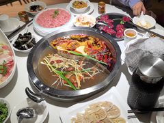 -茅草房·河畔园林火锅