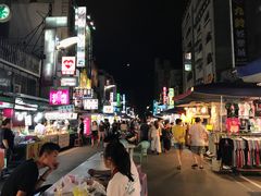 -六合夜市