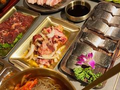 -围炉肉舍•炭烤活鳗•丹东海鲜烤肉(步行街店)