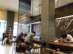 大堂-星巴克(广州番禺钻汇广场分店)