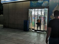 -全家便利店(东直门店)