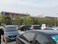 -奥特莱斯停车场