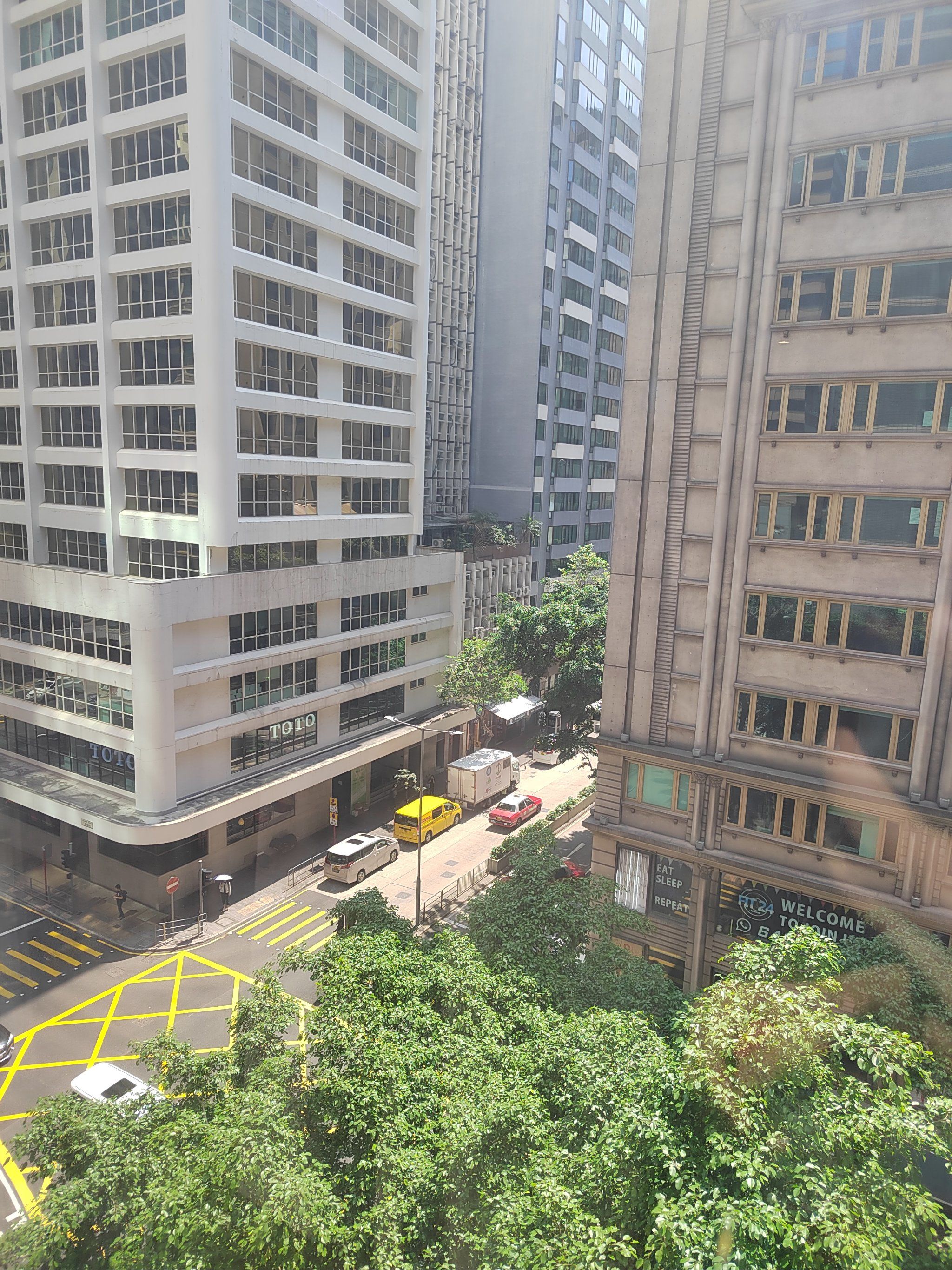 工作餐 
皇悦酒店附近的一家老字号茶餐厅(名字忘记了,只记得位置)