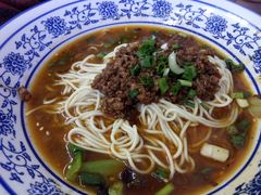 -渝之汇牛肉豌杂面