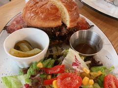 澳洲牛肉汉堡-HELLO 27 意面·沙拉·帕尼尼