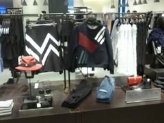 -URBAN REVIVO(七宝领展广场店)