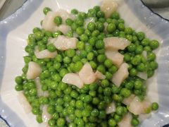 青豆炒虾滑-梓檚中餐厅湖北菜小龙虾武昌鱼排骨藕汤(黄鹤楼店)