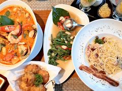 -Chom Cafe and Restaurant