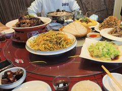 -老码头黑皮肘子锅包肉熏酱水饺(文政街店)