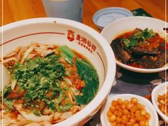-呷佬·长沙手工米粉(金沙江路店)