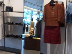 -URBAN REVIVO(上海中庚漫游城店)